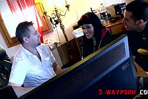 Tattooed Babe Enjoys Juicy Three-Way Cock Sucking