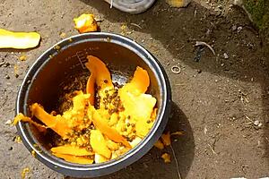 Mi Pussy Eats Papaya, Excites Him to Try My Room's Ripe One