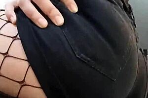 Convence a su cuñadita de 18 años de follar que buenas nalgas tiene