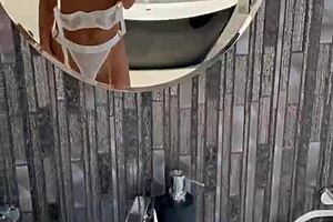 Monika Fox poses in front of the mirror 😍