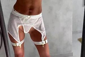 Monika Fox poses in front of the mirror 😍