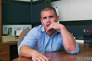 Boy in gay sex videos earns that bonus 😏