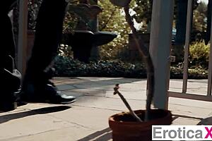 Asian Beauty Made Love in Bathtub!