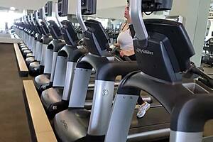 Big tits Alexis Kay creampied after gym pickup