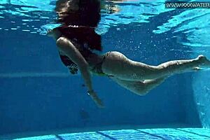 Diana Rius Gets Horny Underwater In Pool