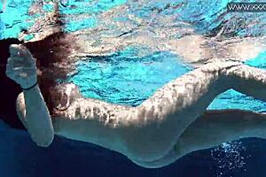 Diana Rius Gets Horny Underwater In Pool