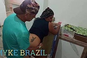 Fanny prado oficial1 veja o que essa gata aprontou o patr�o vai trabalhar e deixa a empregada para fazer almo�o para o azulejista s� e ela n�o resistiu e deu pra ele bem gostoso enquanto o patr�o estava no trabalho