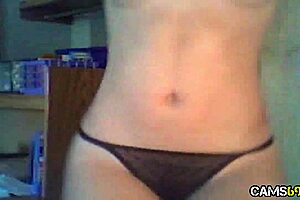 Amateur babe masturbating her ass on webcam.