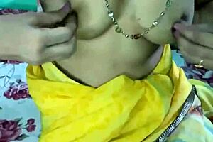 indian bhabhi receives desi land and shares experience