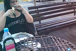 safada gozando em publico com brinquedo interativo public female orgasm interactive toy girl with remote vibe outside