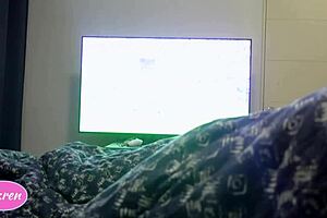 lizren comes to visit me while i watch the qatar world cup