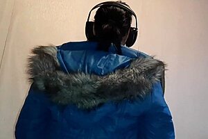 i cheat on my girlfriend with the neighbor while she listens to music