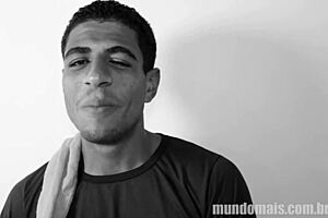 Bricklayer's 25cm Dick Sucked And Ridden Bareback In Interracial Gay Encounter