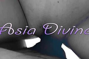 Yanks Ophelia Toys Shaved Pussy To Orgasm On Chair