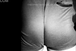 Look at that thicc white girl's curvy ass!