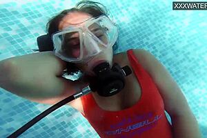 Hottest Underwater Masturbation with Amelie Bruna