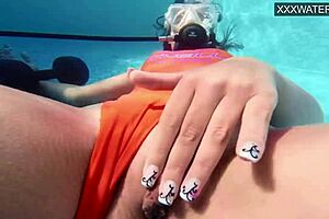 Hottest Underwater Masturbation with Amelie Bruna