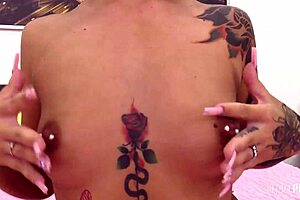 Luna Legend shows her pierced nipples and fucks her shaved pussy with a pink dildo 😈