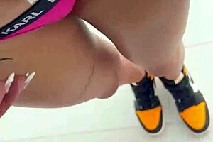 i recorded my girlfreind fucking me outdoos in the park, it wass so hot