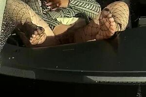 hidden car feet masturbation with toes 😏