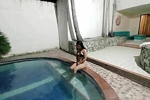 watch this blonde stretch her pussy with a big dildo