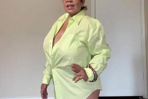 Tits and pussy massage to get hot