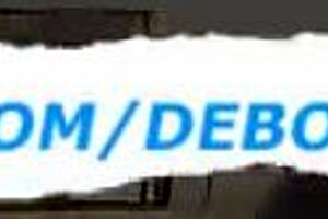 Débora Fantine sensualizes in the pool with nude dancing