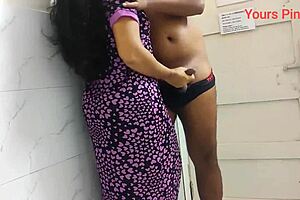 Mature babe with big tits gets pussy licked and rimmed by teen 😍