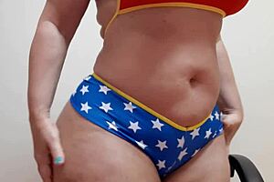 Wonder Woman Bumbumgg Shakes Her Sexy Milf Ass