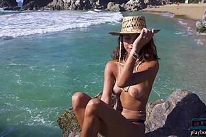 You will get to see these tantalizing pictures of Petite Latina babe Carolina Reyes strippin; completely naked on the beach