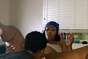 Wow! Liyah Bunni stretches her ebony ass hard