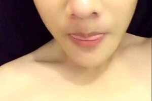 Gay Vietnamese show with blowjob and handjob live on Blued 😏