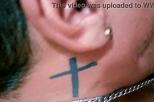 lambendo e chupando os pezinhos da esposa