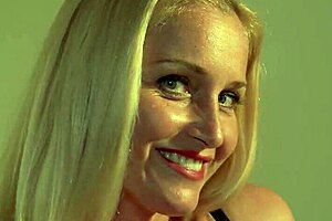 Mommy Delivers Christmas Blowjob In Pov, Cum Dripping From Her Pussy