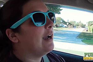 Cassidy Bliss makes a new friend in the backseat during a rideshare