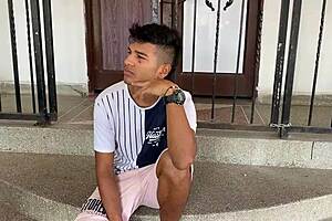 Mi Hermanastra Y Yo Jugamos En El Porche De La Casa A Los Retos Calientes