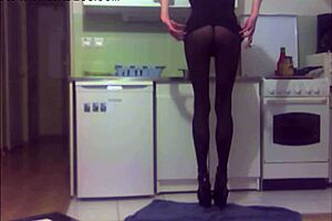 cam alexcia teases with sexy shemale vibes