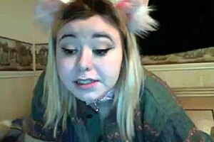 Chubby babe teases with dildo play on cam.