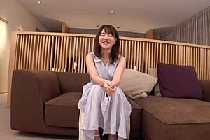 first shoot with a beautiful dentist under her mask, feeling the big dick intensely in her debut av