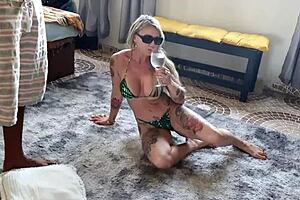 Voltando da praia, amigo me convidou para ver a vista... mas foi só pra me atolar na piroca! 😏