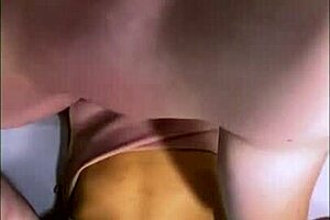 la hijastra era tan apretada que nunca habia podido tener relaciones pero su novio esperaba.