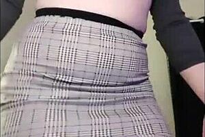 sexy fat ass shakes in fishnets for you