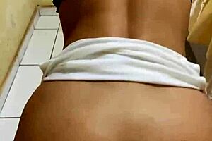 fudendo a cacheada gostosa de mini saia até gozar