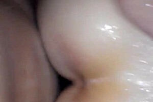 Wife Uses Toilet In Video