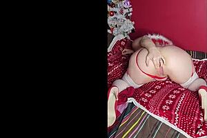 Wife in lingerie masturbates for Christmas homemade sex