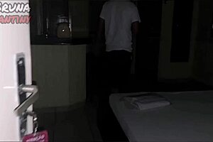 Bruna gives to the water seller at the traffic light, they met earlier and it was delicious