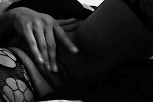 Watch AngelG tease her pussy to orgasm?