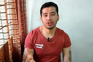 El Mejor Amigo De Mi Hermano Me Encuentra Meti�ndome Un Dildo Y Termina Penetrandome Con Su Vergota De 19Cm Por Primera Vez Relato Sexual