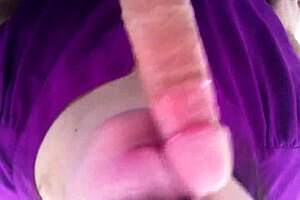 Curvy Latina Gives Head in Homemade Video