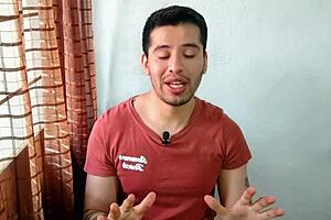 El Mejor Amigo De Mi Hermano Me Encuentra Meti�ndome Un Dildo Y Termina Penetrandome Con Su Vergota De 19Cm Por Primera Vez Relato Sexual